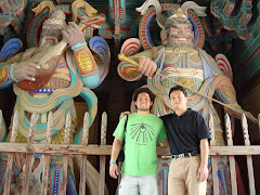 (2 of) The Four Heavenly Kings, and our tour guide!