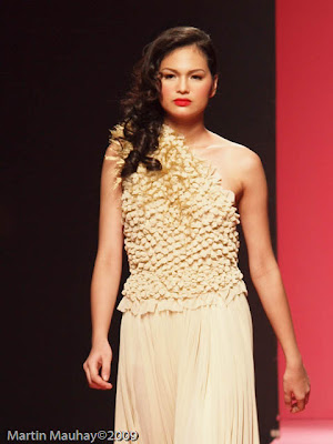 roel rosal
Philippine Fashion Week Spring Summer 2010 Luxewear