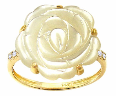 Yellow Gold Large Flower Mother of Pearl Ring Yellow Gold Large Flower Mother of Pearl Ring