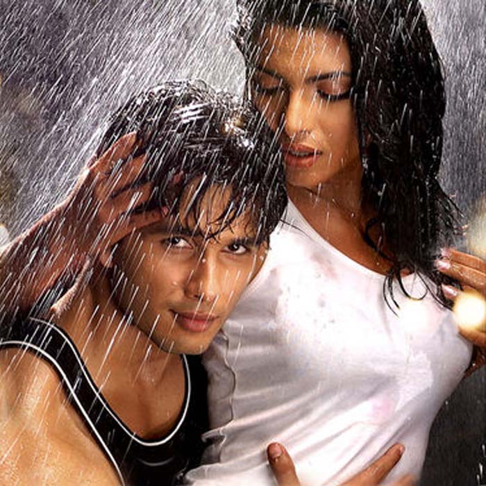 Hot Indian Actress Photos, Bollywood, Tamil, Telugu Actress Stills, Pics: Priyanka  Chopra Hot Wet Photos