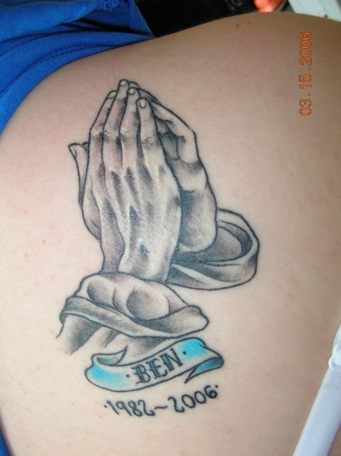 This praying hands tattoo is the perfect example of mixing something you