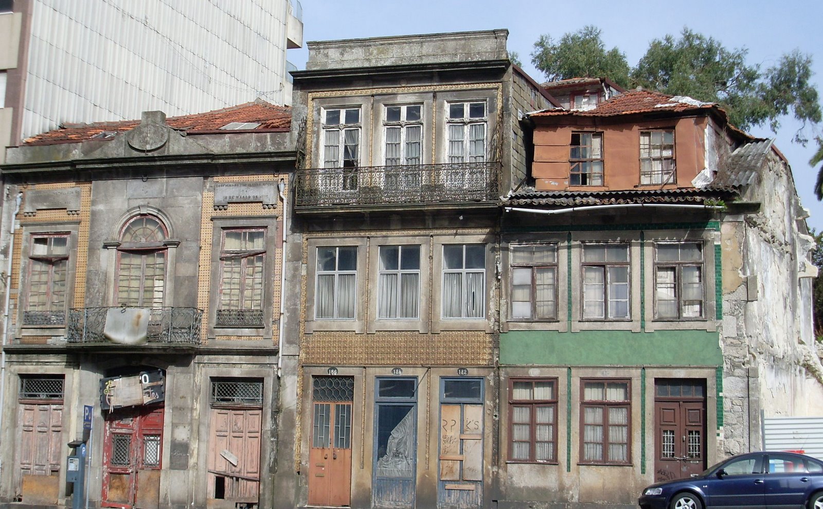 [SL370365.JPG]