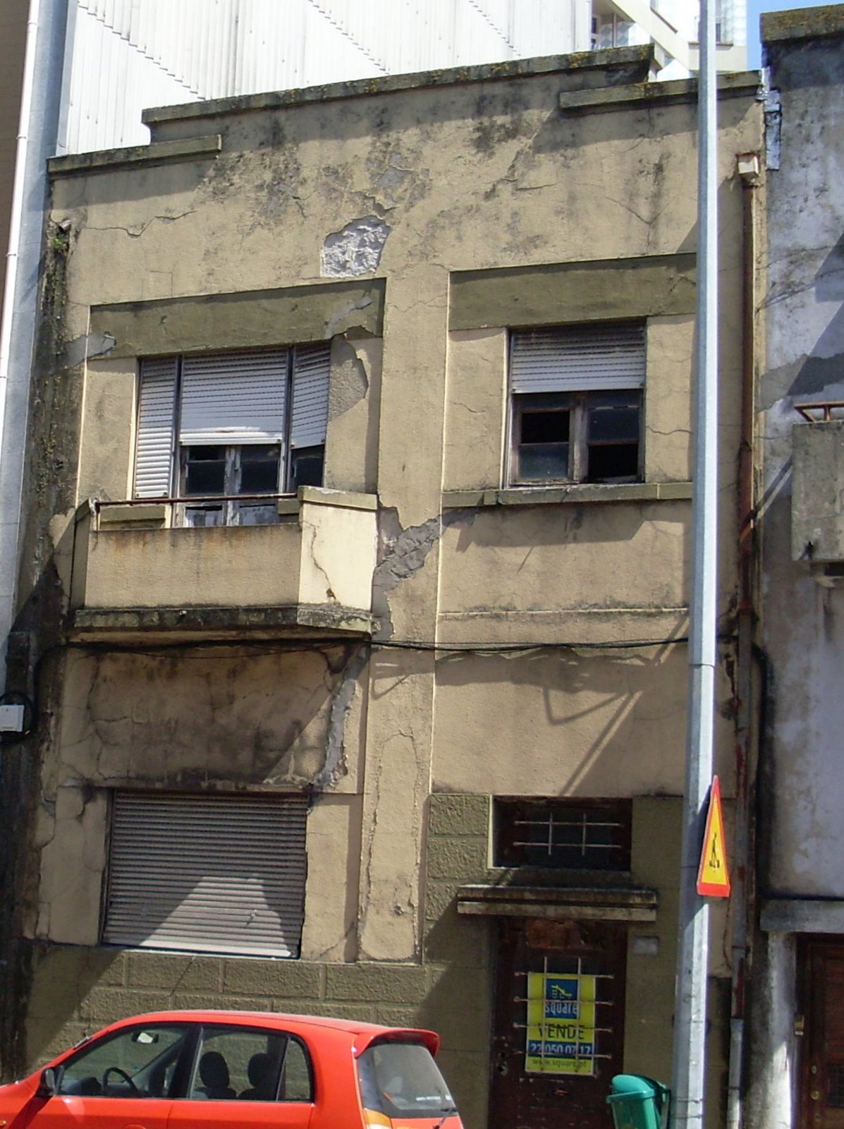 [SL371462.JPG]