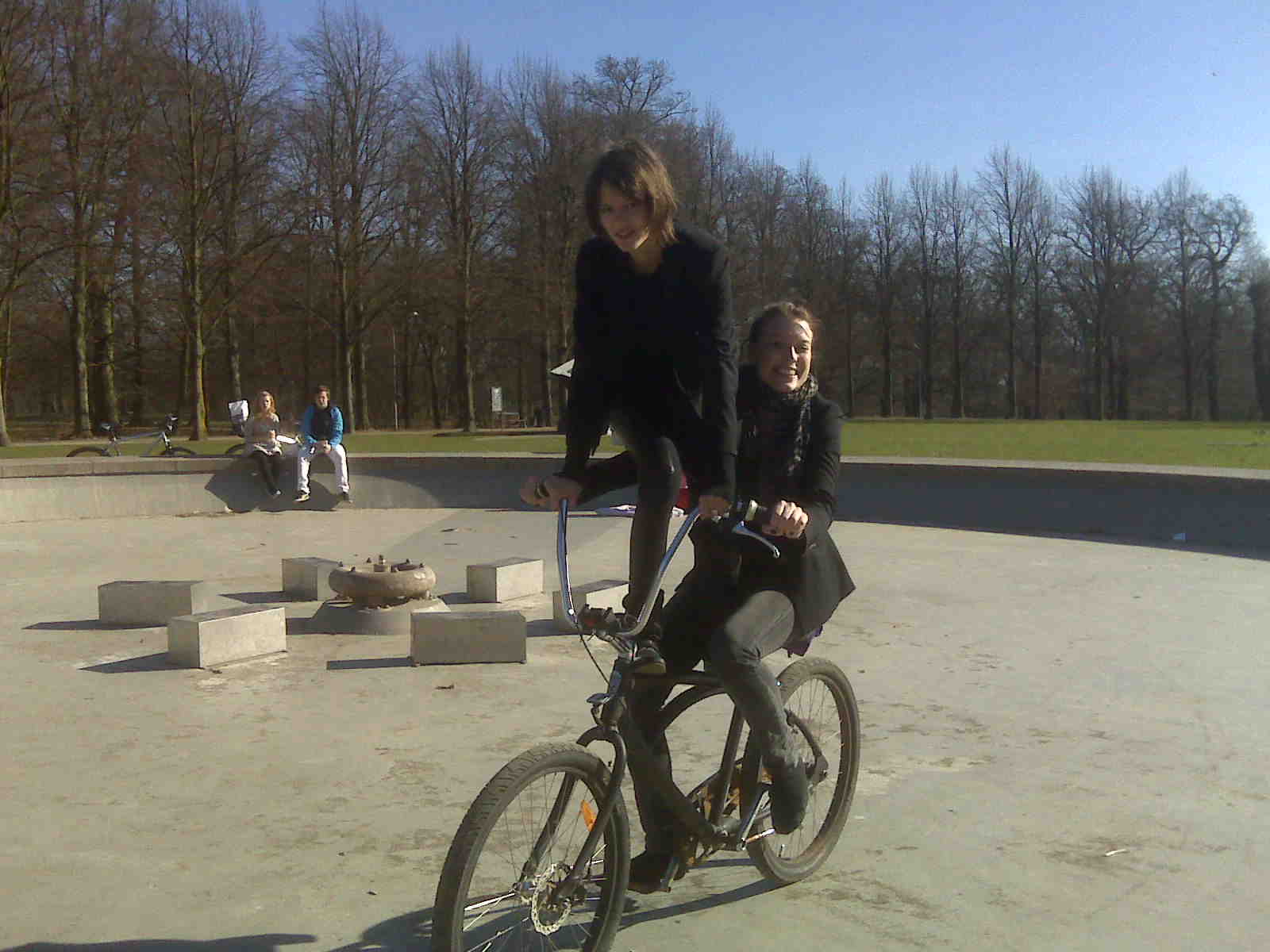 [Official+-+Tricks+in+the+Fountain.jpg]