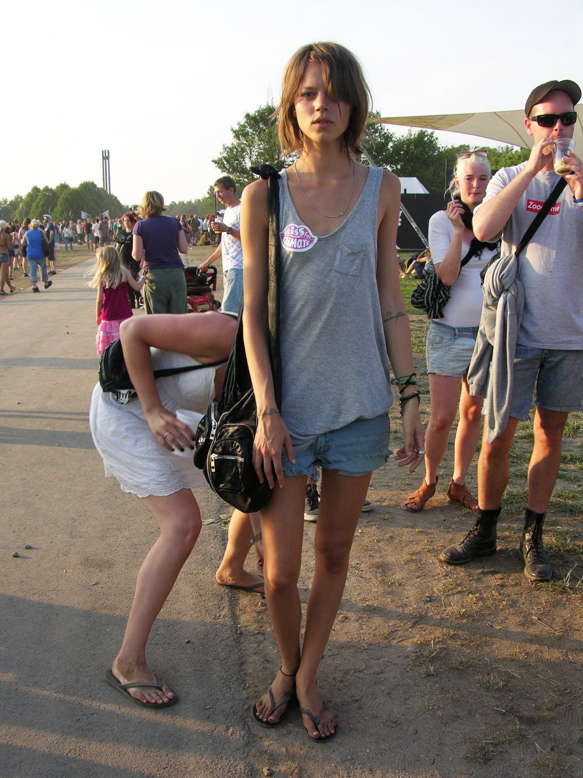 [Candids+-+Roskilde+Festival+2009+via+fromthedeskofphyllis.blogspot.jpg]