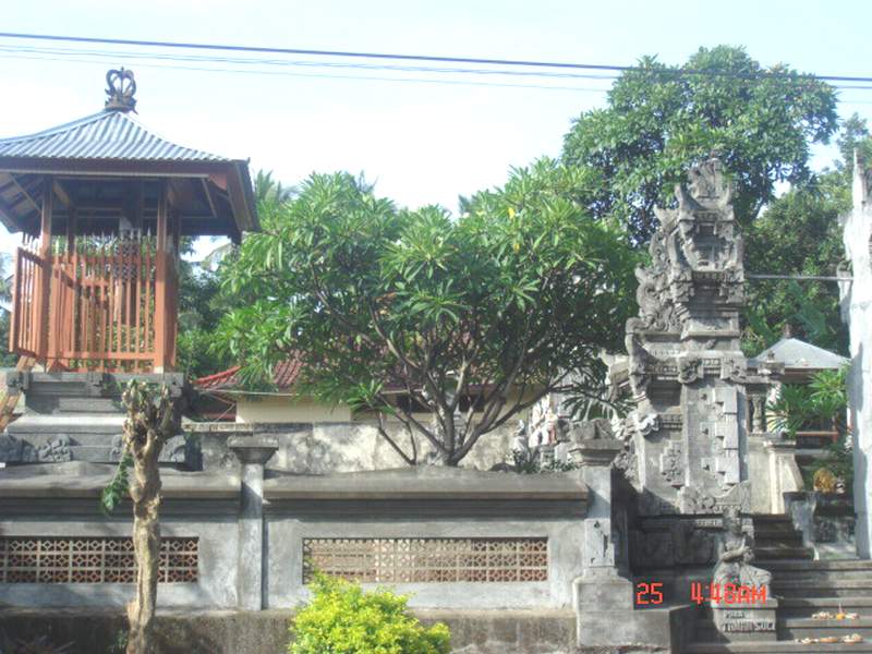 [Pura+Taman+Suci2.JPG]