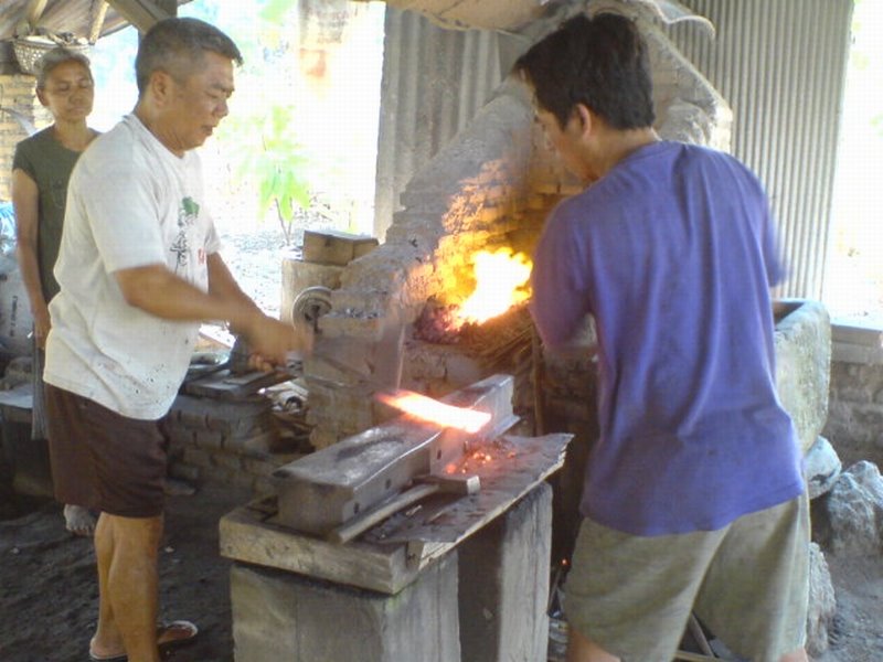 [Pande+Besi,+Desa+Tamblang+1.JPG]