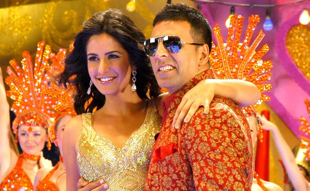 Masala Figures: Akshay pressing Katrina kaif boobs