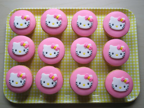 Catsparella: Cat Cupcake Tuesdays - Hello Kitty Edition