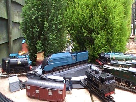00 gauge garden railway