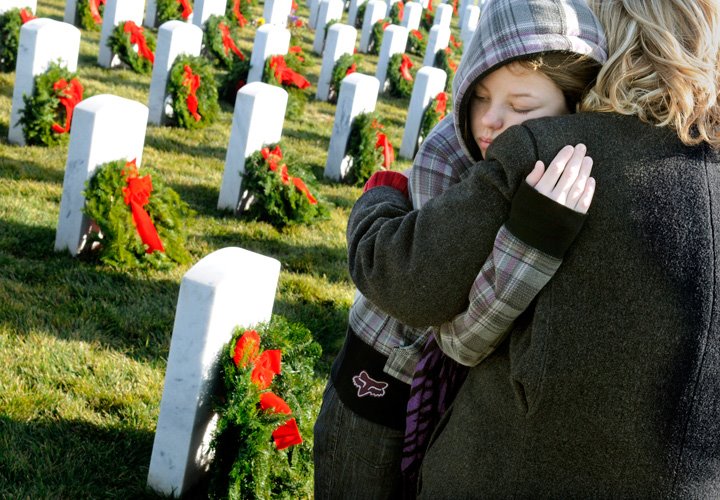 [14-wreathceremony.jpg]