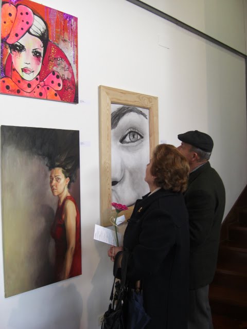 'donna con cappello' by Ilaria Pergolese near 'ira dissimulada' by Mariet