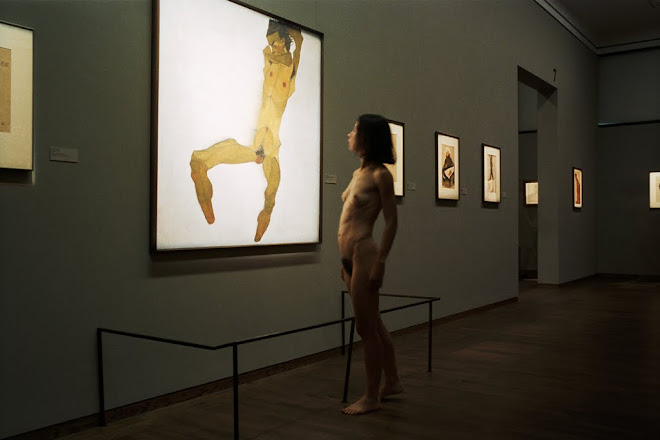 Nude Visiting an Exhibition by Robert Schwarz - France