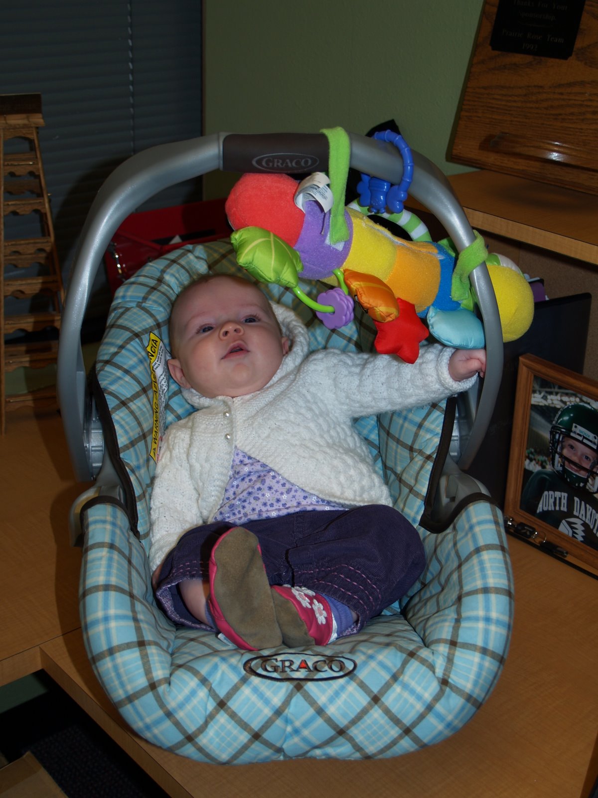 [playing+at+mom's+office.JPG]
