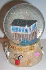 Snow Globe 13
