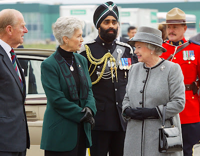 Canada+-+turbaned+Sikh+with+queen.jpg