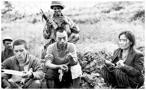 battle-okinawa-ww2-second-world-war-incredible-images-pictures-photos-two-resistance-fighters.jpg