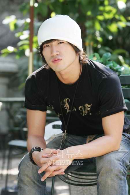 Lee Minwoo of Shinhwa. - aznboizaresex