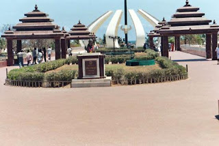 MGR SAMADHI IN CHENNAI MARINA BEACH MARINA BEACH