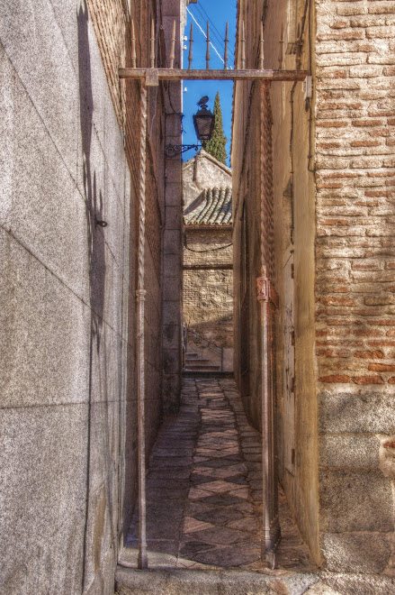 "ESTA CALLE ES DE TOLEDO"