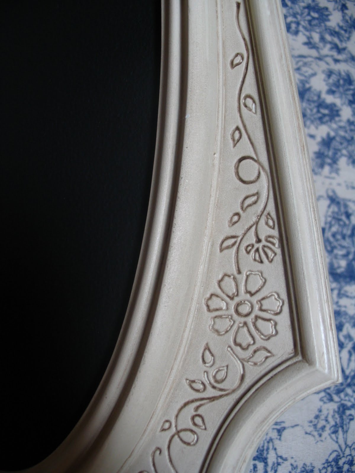 My Shabby Chateau Transforming a mirror into a chalkboard