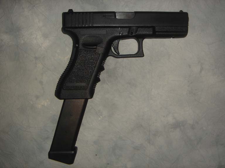 Glock_18-with-extended-clip.jpg