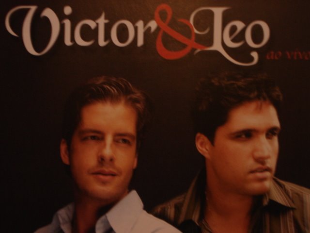 [Victor+&+Leo.jpg]