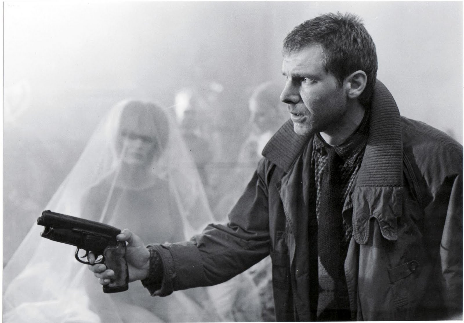 http://1.bp.blogspot.com/_YfumoNcZy-U/THR8fS9lAZI/AAAAAAAAAP4/tW3uQfvu6TM/s1600/blade-runner-publicity-still-high-resolution-03.jpg