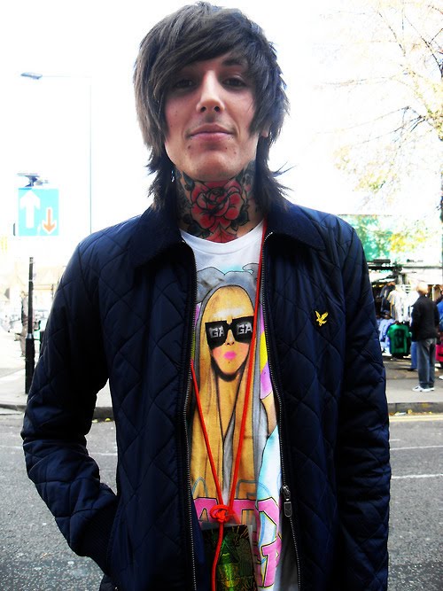 this is Oliver Sykes, as you see i'm totally in love with him and obsessed 