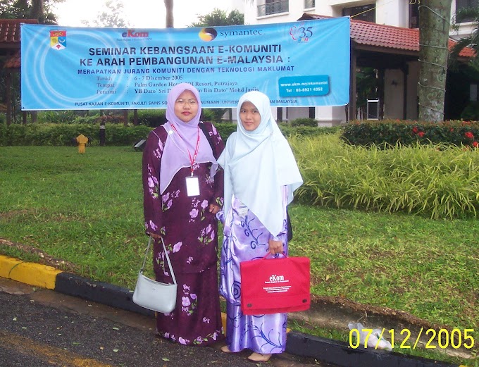 Bersama lecturer Pn Norzuhaidah sebelum membentangkan project paper di IOI Putrajaya anjuran UKM.