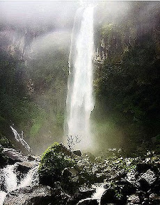 >> AIR TERJUN GROJOGAN SEWU <<