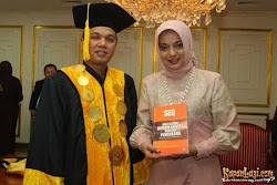 Duta LP3I Marissa Haque bersama Prof. Chaniago dalam Wisuda LP3I Jakarta 2010