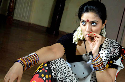 மனதை அதிரவைத்த காதல் கதை !!! Tamil-Actress-Mumtaj-Hot-Photos-01+(2)