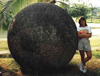 Penemuan Yang Paling Sulit di Jelaskan Giant+Stone+Balls