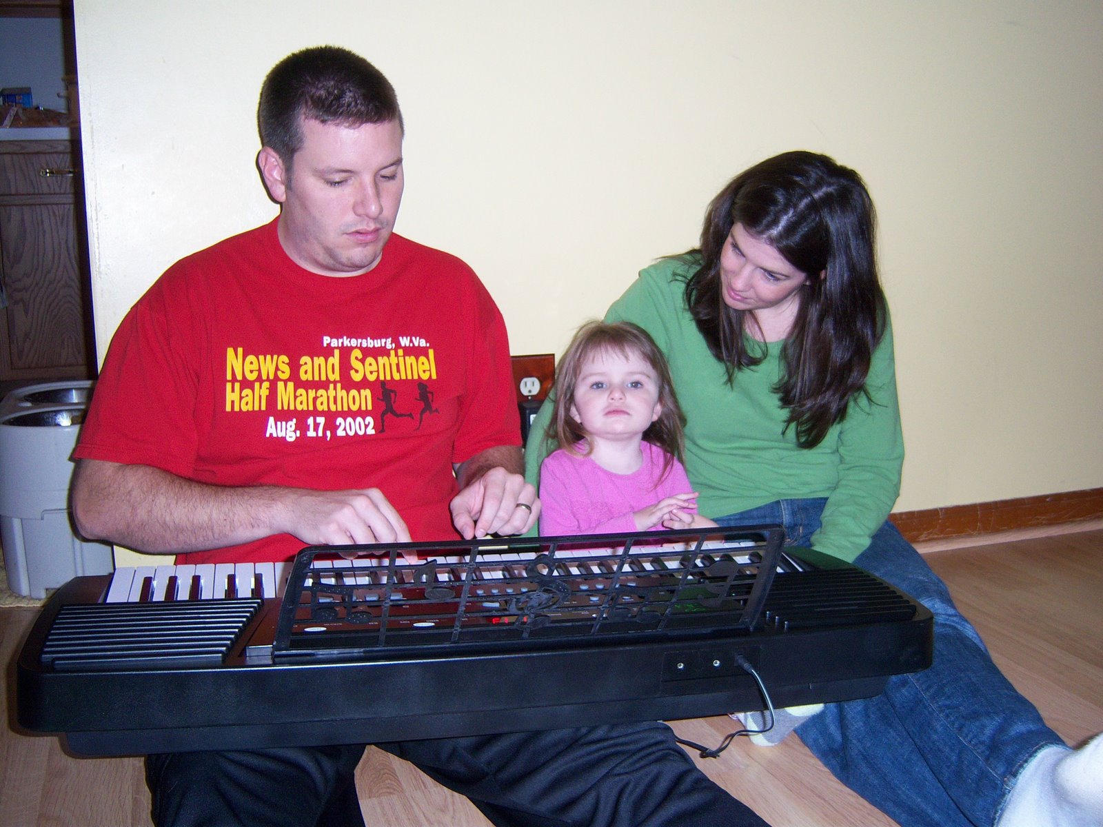 [family+playing+piano.jpg]