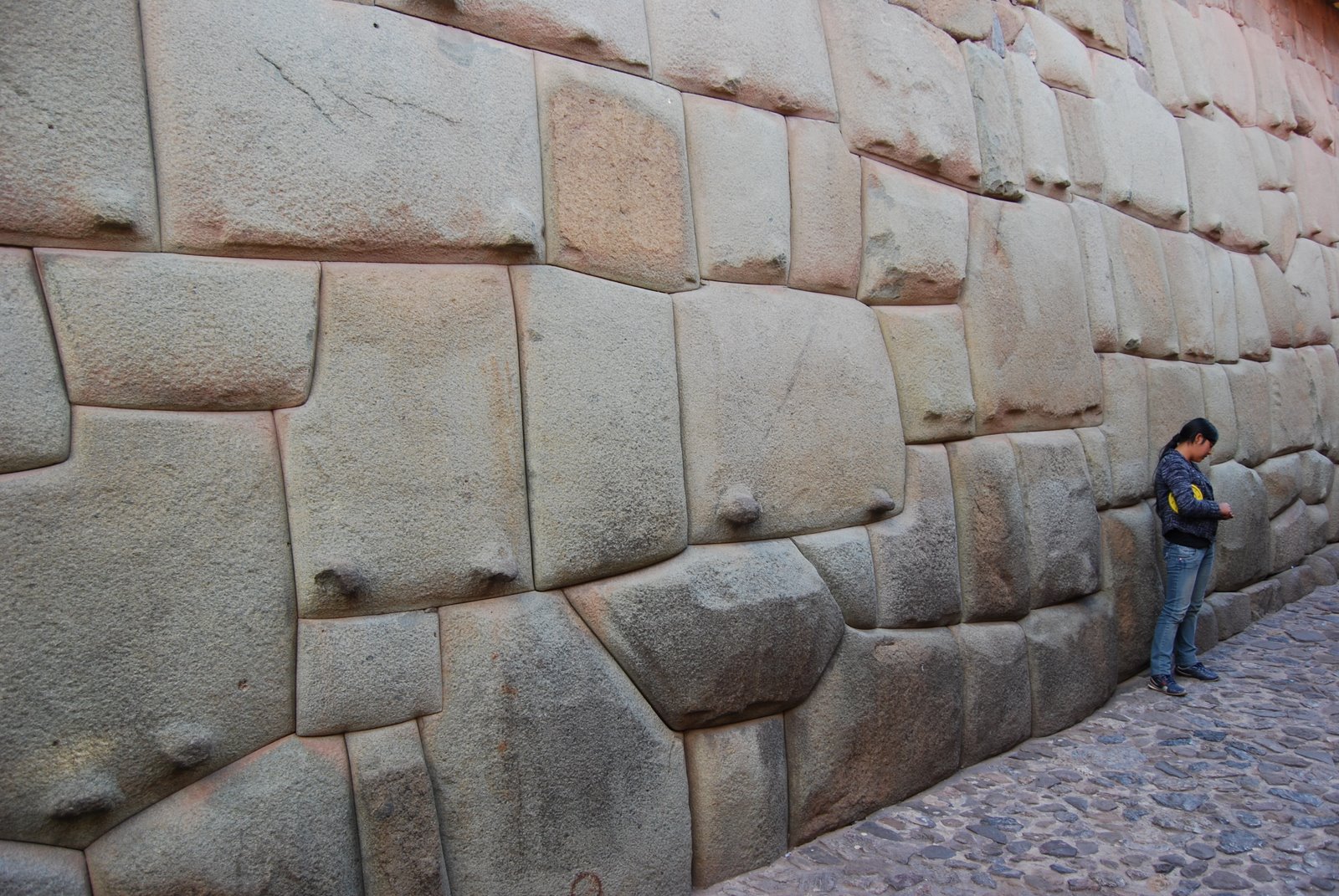 [inca+wall.JPG]
