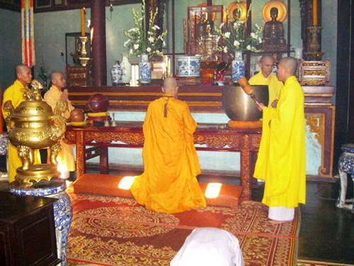 [Monks+-+Vietnam+Buddhist.jpg]