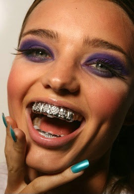 Miranda Kerr showing off her gr...