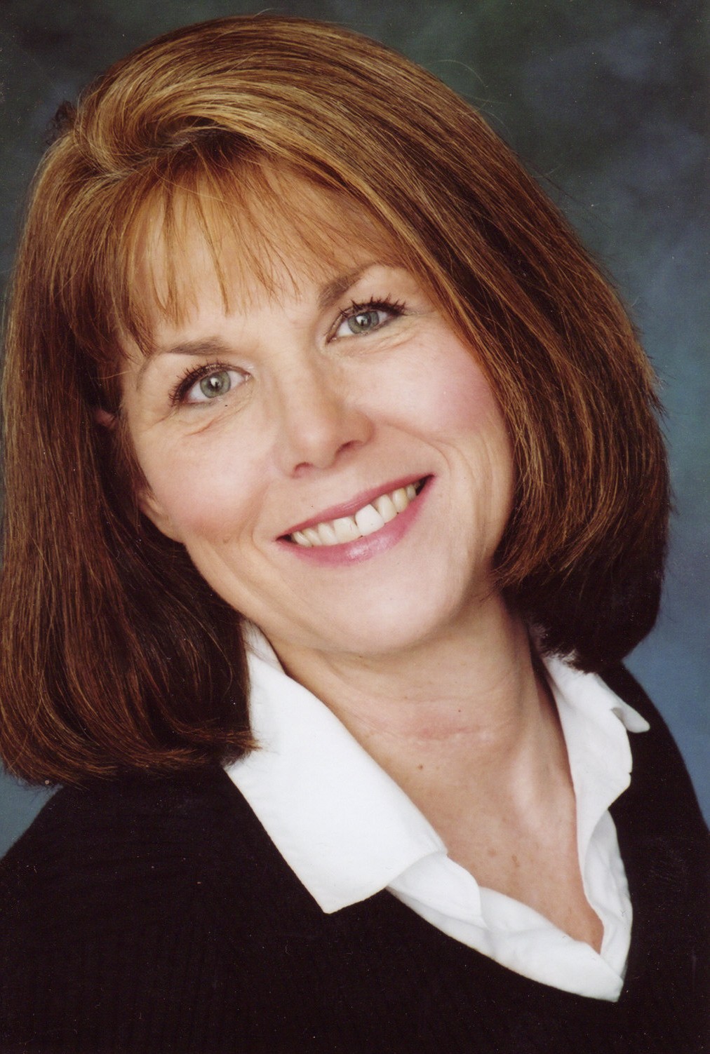 [Linda's+book+picture+300+dpi.jpg]