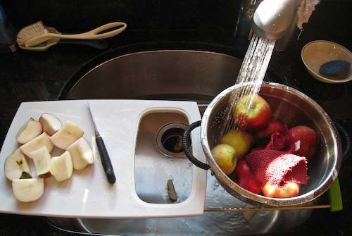 Washing Apples