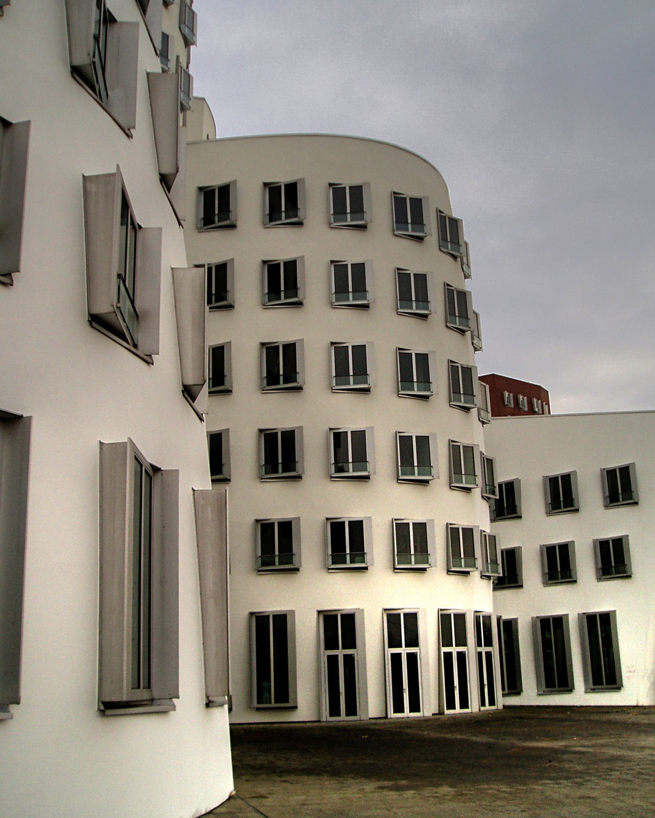 [Arquitectura+en+Dusseldorf.+Edificio+de+Frank+O.+Gehry+7.jpg]