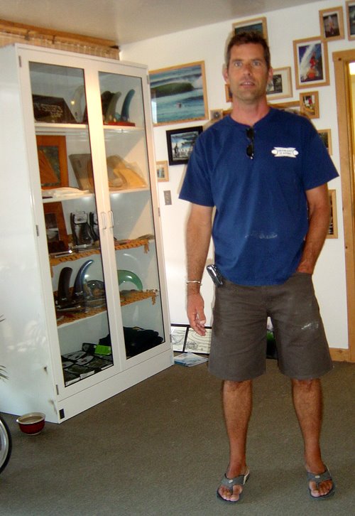 [john_moseley_surfer_artist.jpg]
