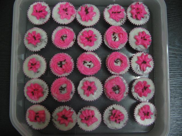 [cupcakes2.jpg]