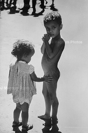 [Two_children_in_a_ghetto-1968_PUERTO_RICO.jpg]