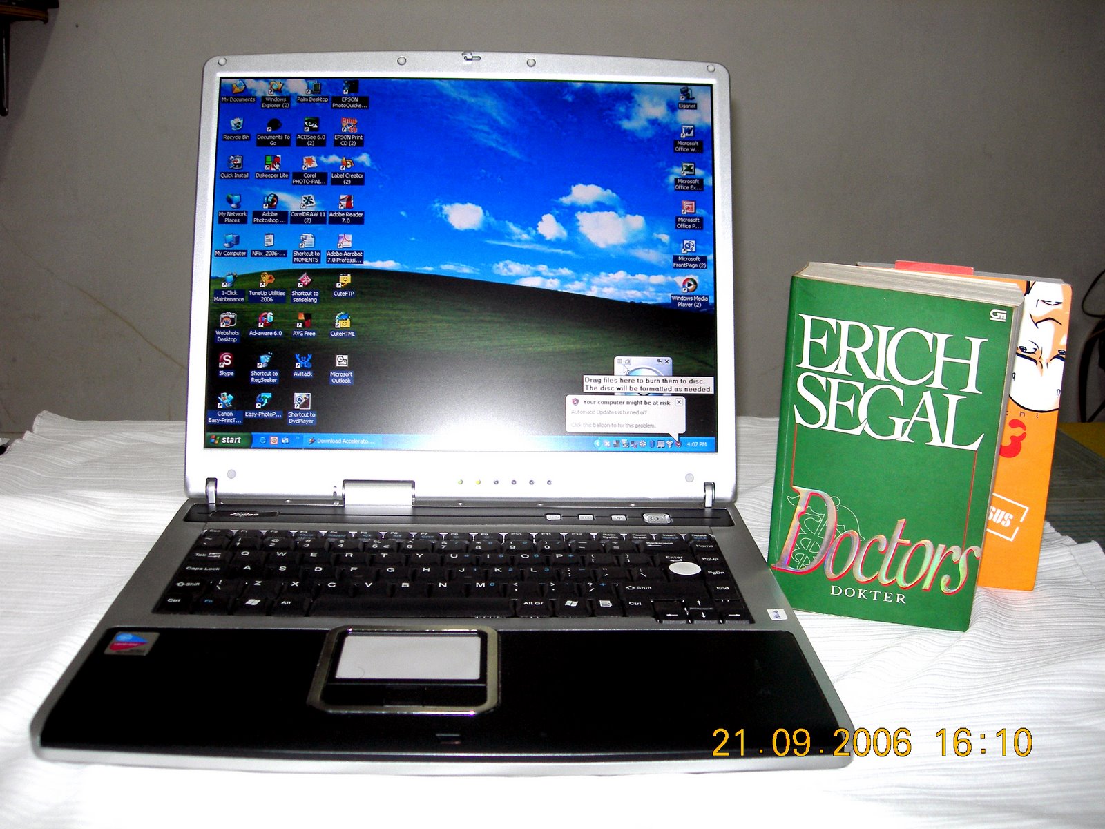 [Laptop2.JPG]