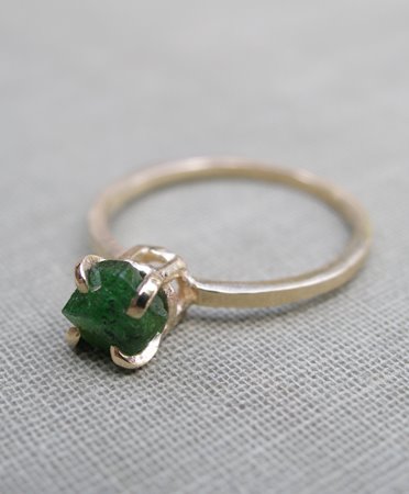 [emerald-solitaire-ring-0a.jpg]