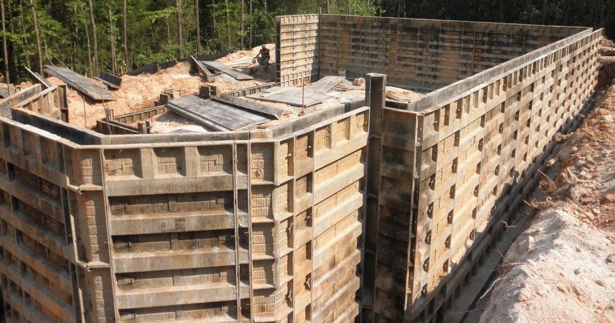 Construction of our log home Putting up foundation walls