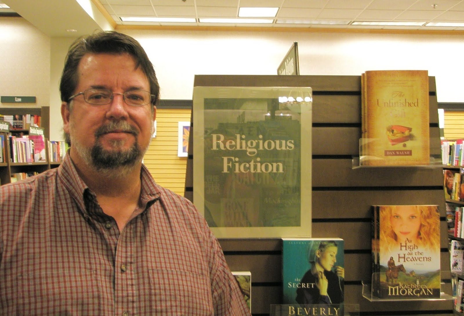 [My+book+on+Endcap+at+B&N.JPG]