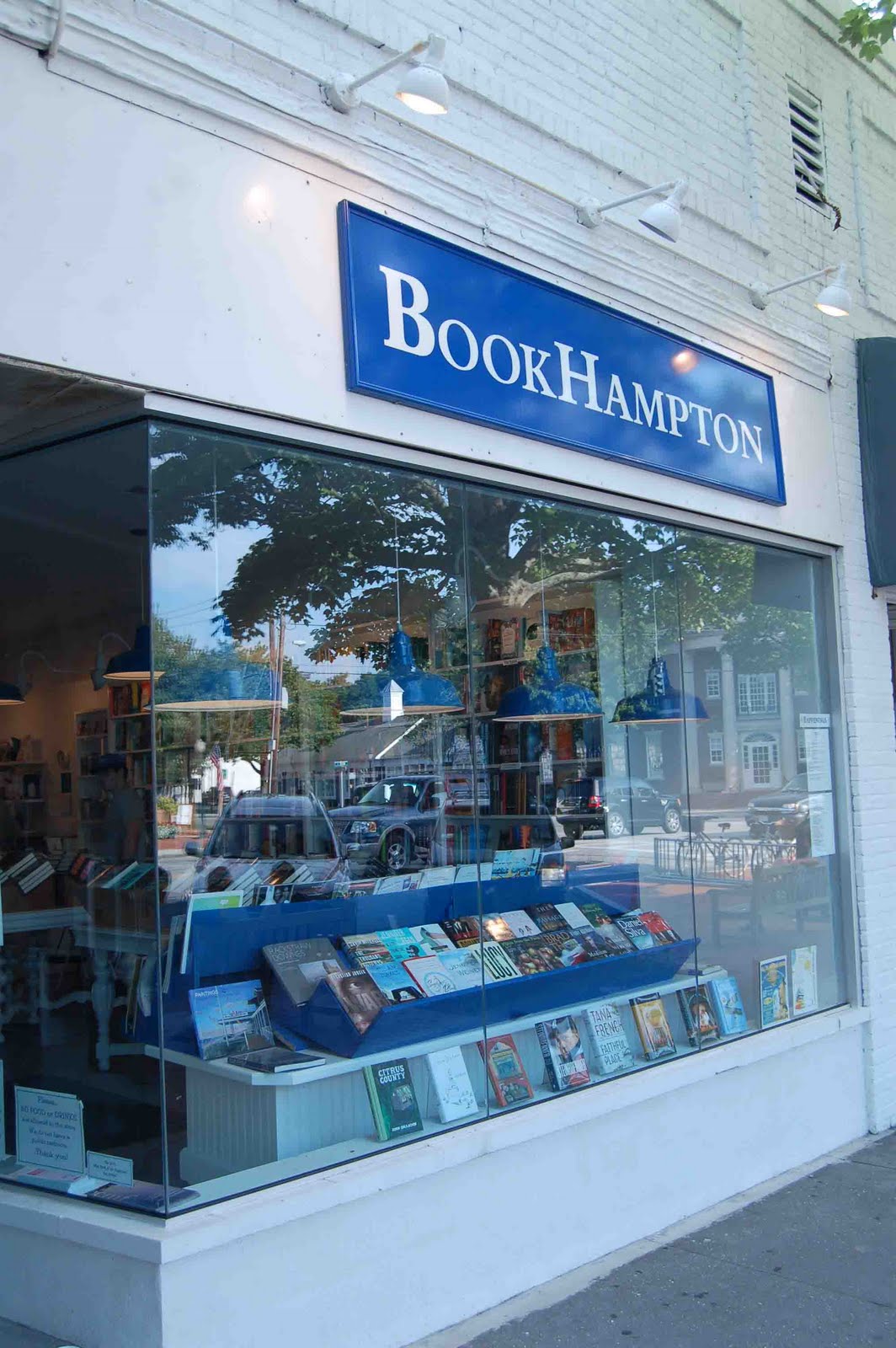 DINING AND SHOPPING IN THE HAMPTONS