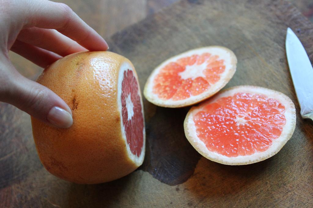 the gd kitchen GD cooking class supreming a grapefruit